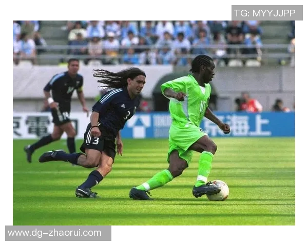 哈吉与奥科查的传奇对决：足球场上的艺术与激情碰撞